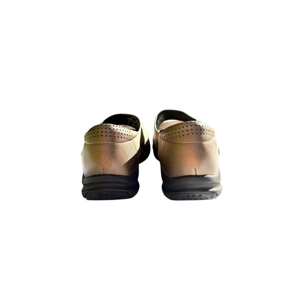 Clarks Women’s 7.5 Wave Walk Mary Jane Gold Metallic Leather Comfort Loafers - Picture 3 of 8
